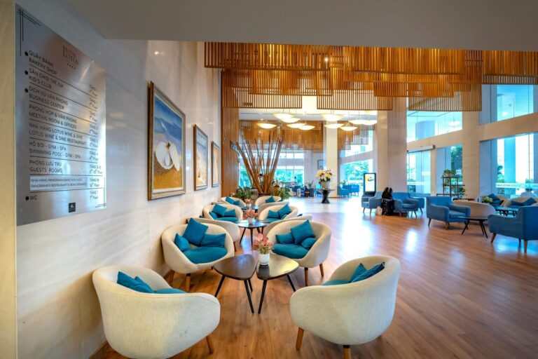 Commercial cleaning services in Union Square. Cafe interior