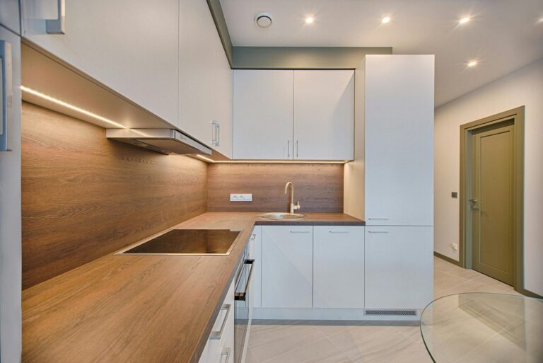 The best cleaning services in Hell's Kitchen. Empty apartment. Cleaning services in the Diamond District.